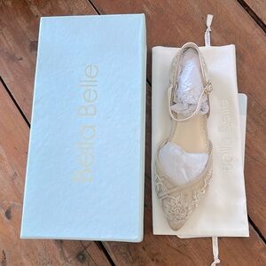 La Belle Women's Cream Flats